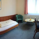 Отель Kasserolle 3*